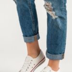 Plátěné tenisky (186 Kč) si již můžete vzít třeba k šatům či sukním. 