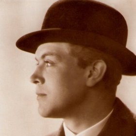 Gustav Fröhlich mohl mít každou ženu na kterou si ukázal. On ale propadl kouzlu české herečky Lídy Baarové.