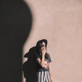 Pruhované kalhoty jsou zkrátka trendy.