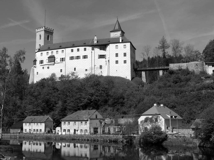 Nejstarší částí hradu je věž Jakobínka.