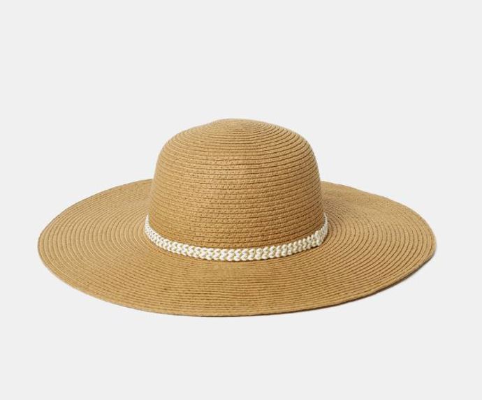 Nemějte strach, že by byly klobouky trendy pouze jednu sezonu. Pokud si za něj připlatíte, chybu neuděláte a využití najdete i v dalších letech. 