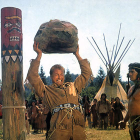 Lex Barker, stejně jako Brice, miloval rychlá auta. Jednou si dali o přestávce mezi natáčením závod. Pro Pierra to ale skončilo bouračkou. Naštěstí vyvázl jen s povrchovými zraněními.