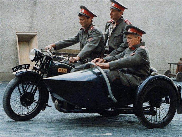 Ve třetí řadě se objevilo až 3000 komparzistů.