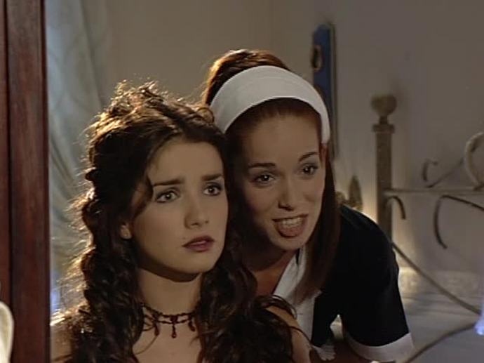 Ke konci seriálu se nechá Milagros potetovat. Herečka ale byla tetovaná již dávno, jen se to muselo skrýt.