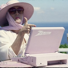 Ďáblici si měla původně zahrát právě Meryl Streep, místo toho si střihla hlavní roli spisovatelky Mary Fisher.