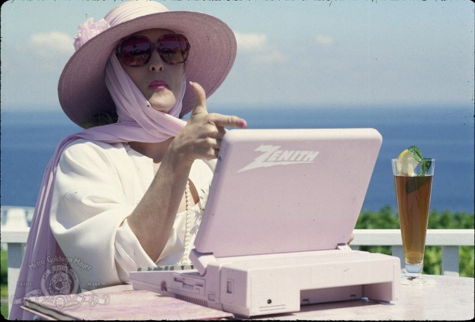 Ďáblici si měla původně zahrát právě Meryl Streep, místo toho si střihla hlavní roli spisovatelky Mary Fisher.