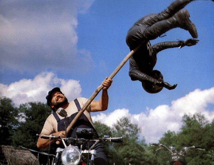 Politicky tíhnul k pravici a ke straně Berlusconiho.