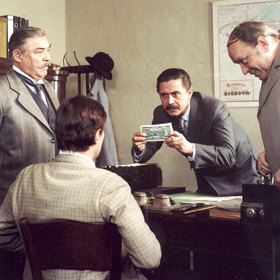 Ve filmu si měl zahrát i Jiří Sovák. Kvůli autonehodě svého syna však nebyl schopen tuto nabídku přijmout.