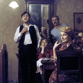 Manžel Ully Keslerové, Petr Hapka, složil k tomuto filmu hudbu.