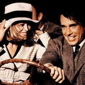 Aby tvůrci filmu kladli dostatečný důraz na násilí, zvýraznili zvuk výstřelů. Promítači v kinech si však mysleli, že jde o chybu.