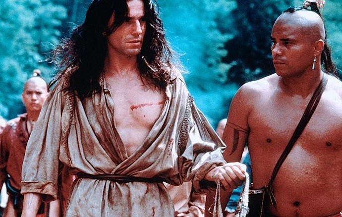 Film vznikl na motivy románu J. F. Coopera, kde však není hlavním hrdinou Nathaniel, ale Uncas.