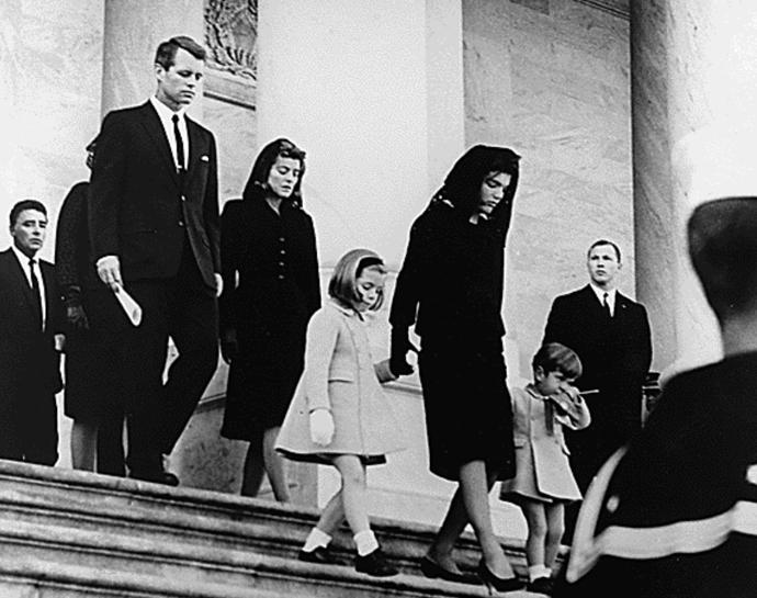 John Fitzgerald Kennedy mladší na pohřbu svého otce. 
