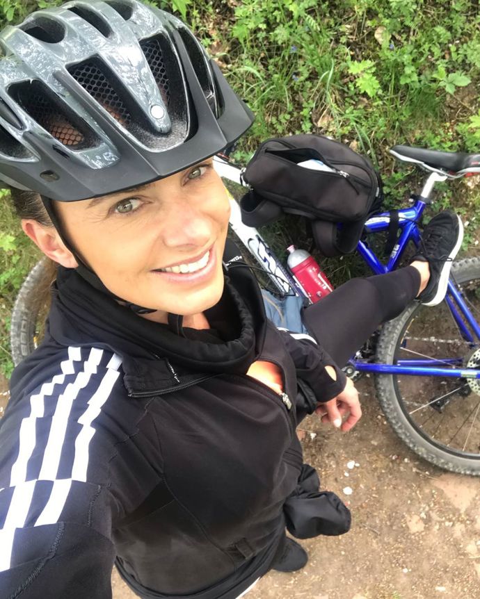 Alice hodně sportuje a díky tomu je stále ve skvělé kondici.