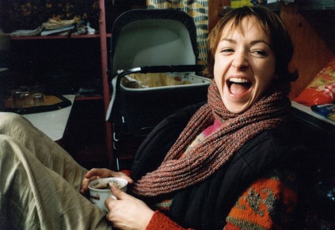 Nešlo to jinak. Ve filmu se musela objevit i kamarádka Vilhelmové, Aňa Geislerová. Alespoň na fotce zemřelé, kterou všichni oplakávali.