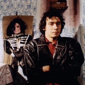 Víte, proč si Michael Jackson, v podání Pavla Lišky, dává v hospodě pouze Pepsi? Protože ten skutečný s touto značkou podepsal smlouvu na deset milionů dolarů.