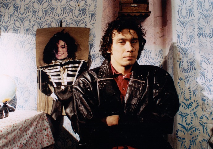 Víte, proč si Michael Jackson, v podání Pavla Lišky, dává v hospodě pouze Pepsi? Protože ten skutečný s touto značkou podepsal smlouvu na deset milionů dolarů.