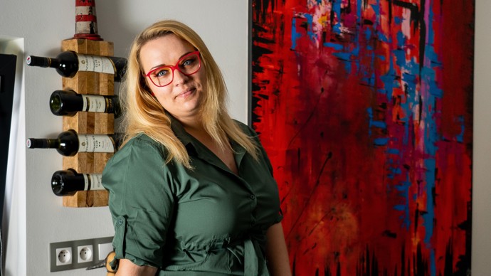 Elaine Lóre se nevyhýbá například ani červené. Tvoří podle nálady a momentálních pocitů. 