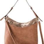 Hodit se vám může i kabelka v béžové barvě se zdobeným vzorovaným okrajem. Sladíte ji téměř ke všemu.