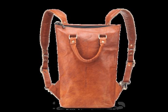 V případě, že budete mít kabelku příliš těžkou, oceníte možnost jejího nošení na zádech. Zajímavé provedení kabelky se zádovými popruhy ulehčí vašim rukám i ramenům.
