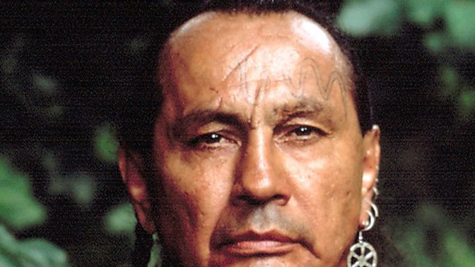Poslední Mohykán, Russell Means