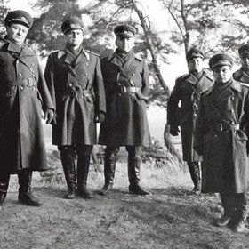 Vít Olmer měl původně režírovat Obecnou školu, Prapor se mu ale líbil víc...