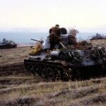 Generální štáb poslal filmařům tanky ze Slovenska. Jenomže skoro všechny byly nepojízdné. Štáb si tak musel sehnat šikovného opraváře.