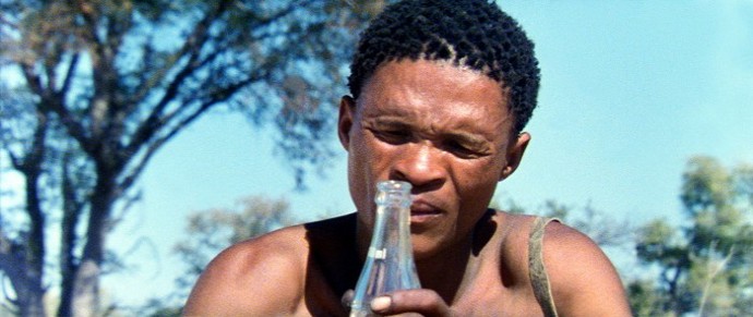 N!Xau se dožil pravděpodobně 58 let. Některé zdroje uvádějí, že k jeho smrti přispěly i drogy.