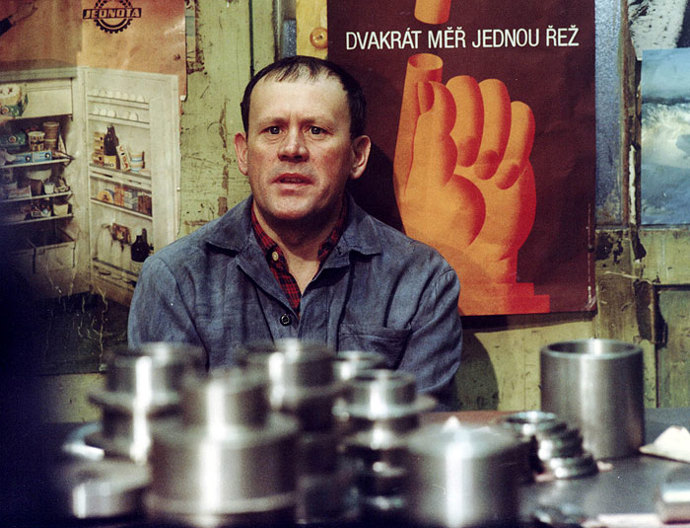 Vítr v kapse vznikl na zakázku soudruhů z Barrandova. Bylo nutné natočit film z dělnického prostředí.