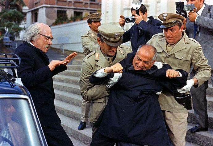 Zemřel na srdeční záchvat v roce 1983.