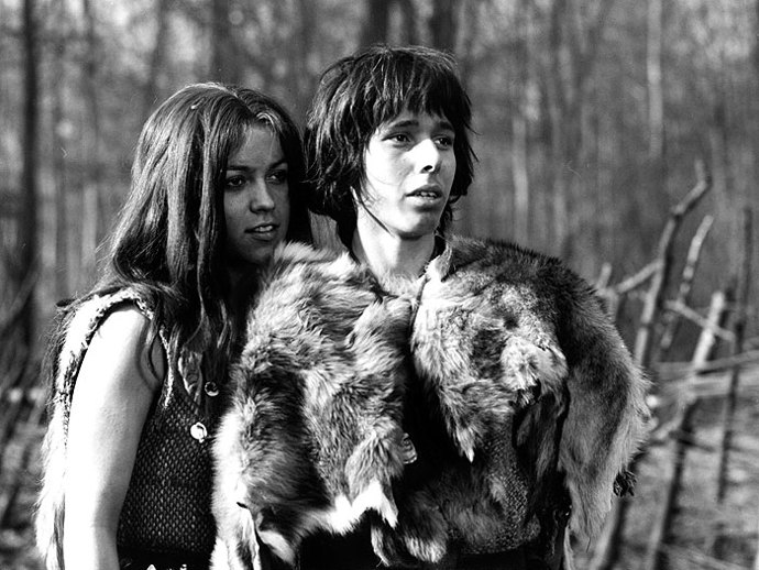 Přestože je jasné, že lidé v pravěku vypadali jinak, nepočítalo se s maskami. 