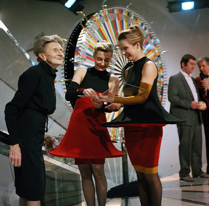 Tutovka (1992): jestli soutěžícím přinášela štěstí, je otázkou, na kterou je těžké najít odpověď. Popularitu jí to ale zajistilo.