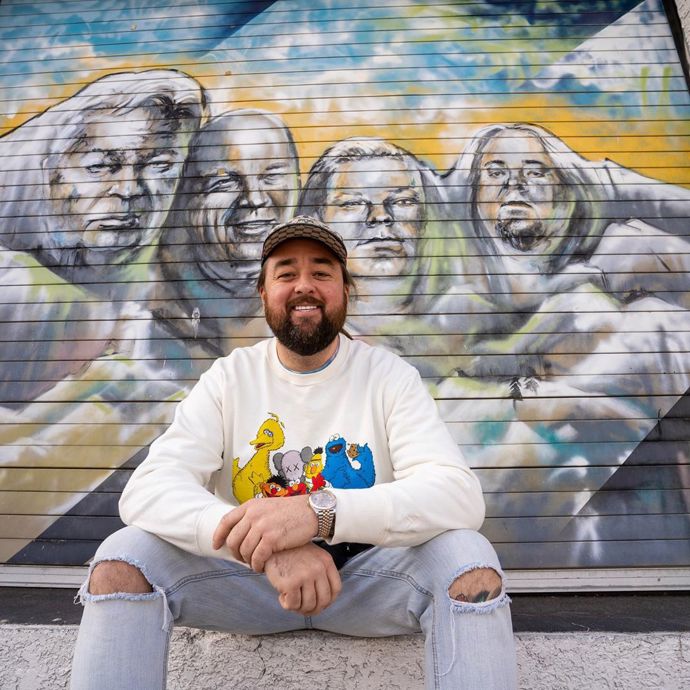 Svou přezdívku dostal po kresleném mroži.
