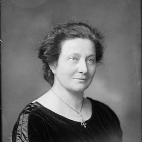 Velkou podporou pro Charlotte byla její přítelkyně Františka Plamínková, politička, novinářka a feministka. 