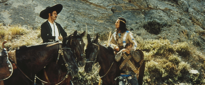 Několik koní bylo během natáčení kvůli větrům zraněno, jeden musel být utracen.