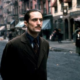 Robert de Niro ve filmu Kmotr 2, za který získal Oscara.