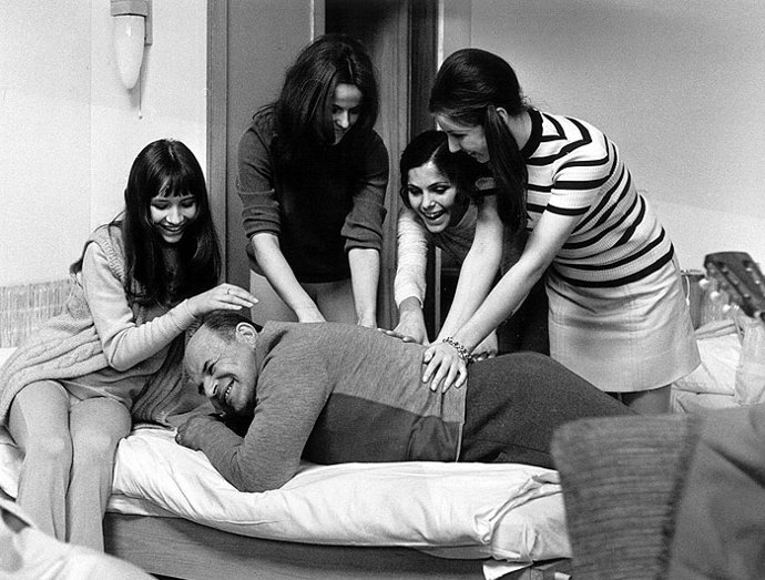 ...měl pro změnu nervy ze zkušených herců, nechtěl se před nimi ztrapnit. Uvolnil se, až když mu řekli, že si ho vyžádali.