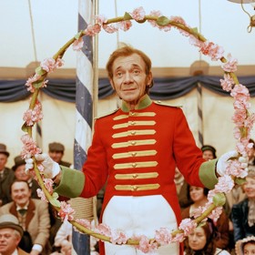 Dokonce odmítl titul Zasloužilý umělec. "Nebudu líbat a děkovat ruce, která bije," uvedl mimo jiné.