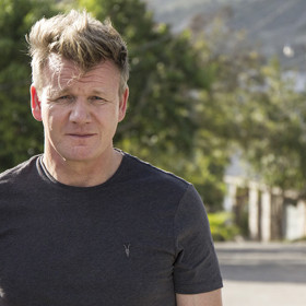 O rok později uzavřel několik restaurací. Důvodem byly velké finanční ztráty.
