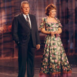 Víte, že v počátcích moderovali pořad tehdejší televizní hlasatelé? Duo Dvořák a Bohdalová nastoupilo až později.
