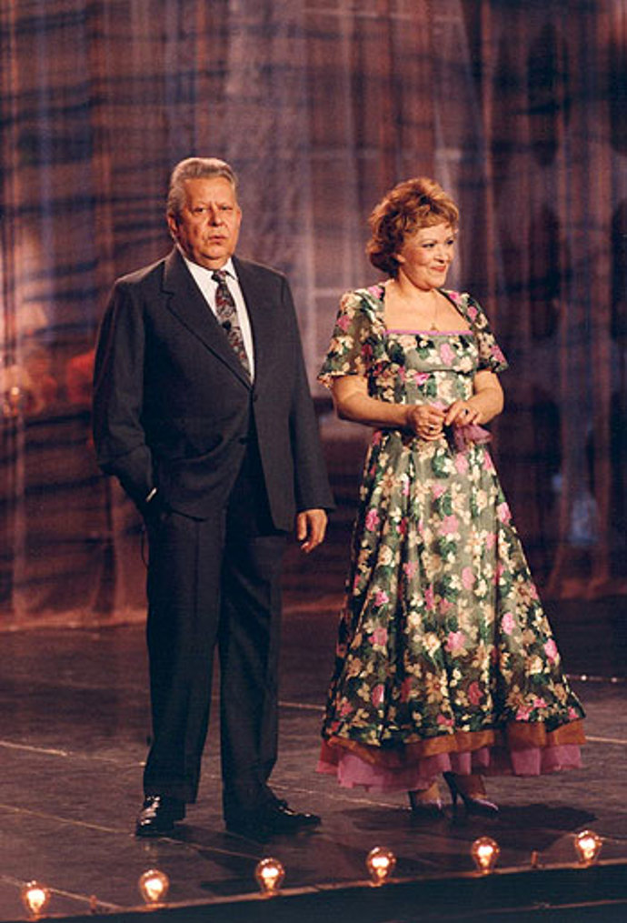 Víte, že v počátcích moderovali pořad tehdejší televizní hlasatelé? Duo Dvořák a Bohdalová nastoupilo až později.
