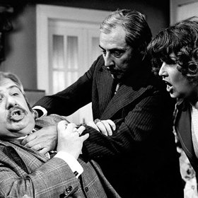 Pro scény s vodou byl určený bazén v ateliérech na Barrandově. Štáb v něm hercům ohříval vodu, aby nedošlo k nachlazení.