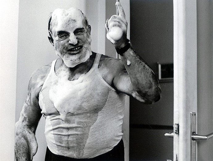 Tato role byla pro něj jako stvořená. Mohl být sám sebou a improvizovat. Zřejmě se už ani nebál scénáře, jenže...