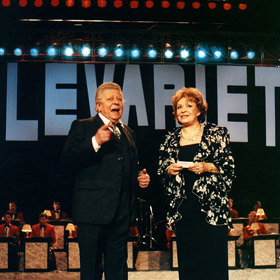 Scénka Manželé vyprávějí anekdotu pochází již z dob Rokoka.