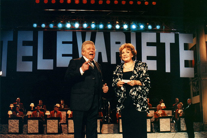 Scénka Manželé vyprávějí anekdotu pochází již z dob Rokoka.