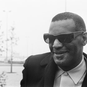 Víte, že se můžete setkat s odrůdou marihuany jménem Ray Charles?
