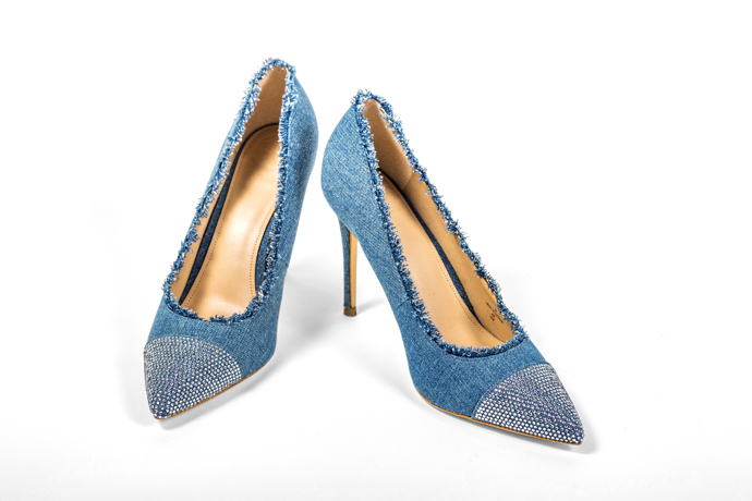 Chcete vlastnit boty, kterých si každý všimne? Vsaďte na lodičky z denimu. Nejsou nádherné? 