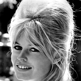 Brigitte Bardot. Potkali se v Saint-Tropez. Oba byli považováni za sexsymboly. Jenomže jejich vztah byl platonický, byli hlavně přátelé.